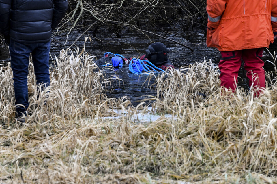 Kvinnans kropp hittades efter att dykare sökt av en å i Tollarp i Kristianstads kommun. Arkivbild.