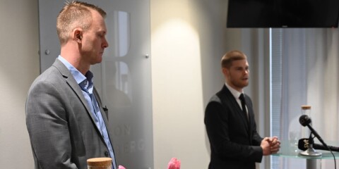 Mikael Johansson och Oliver Rosengren (M) på fredagens presskonferens.