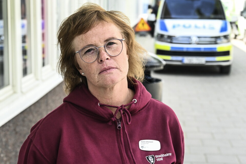 Sussie Johansson, enhetschef för fritidsverksamheten i Rinkeby-Kista, försökerlugna de boendes oro och ångest i Husby.