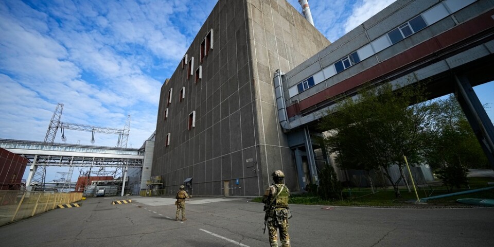 Ryska soldater på vakt vid kärnkraftverket Zaporizjzja. Bild från i maj.