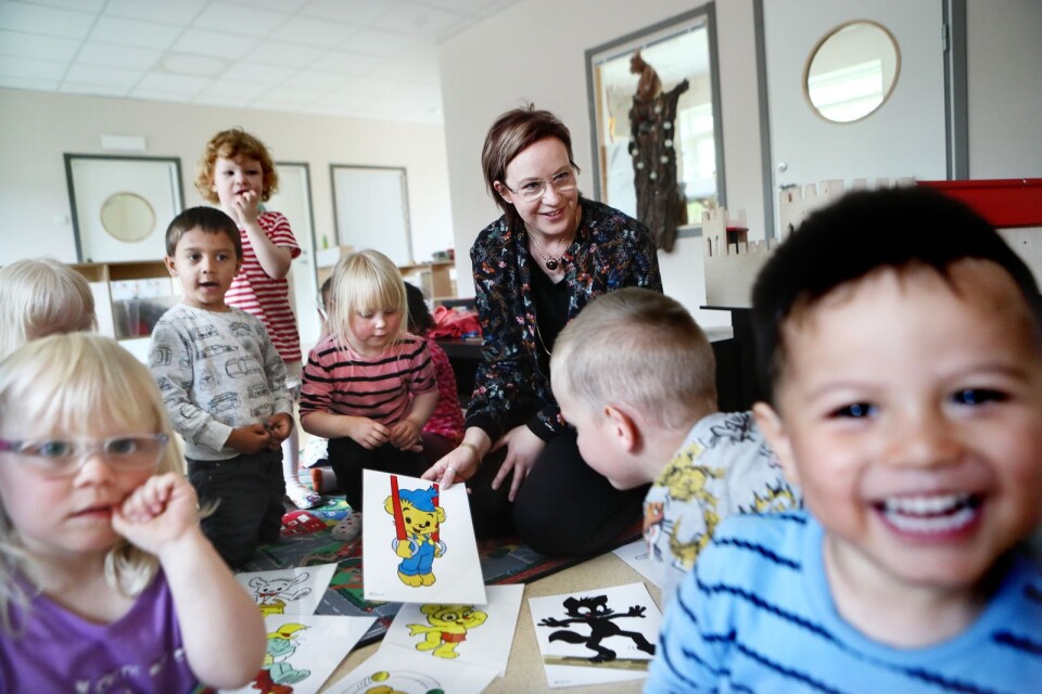 Stihna Johansson Evertsson besöker en av de nya förskoleavdelningar Högsby kommun har öppnat under de senaste åren för att kunna erbjuda kommunens nya unga invånare förskoleverksamhet.