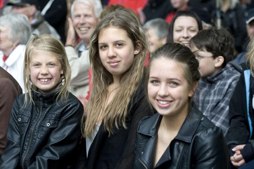 Syskonen Ines, 9, Kamilla, 12, och Amalie Hissan, 14, från Växjö åkte till Åsedadagen för att tävla i talangjakten. Alla hade var sitt uppträdande. ? Vi är med i de tävlingar som vi får en chans att vara med i, säger Kamilla Hissan.