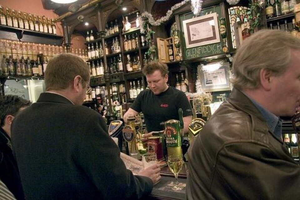 Skottlands gemytligaste whiskykännare, Frank Murphy på Pot Still.