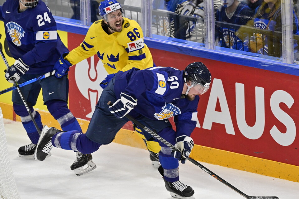 Mikael Seppälä, i blått, är klar för HV71. Arkivbild.