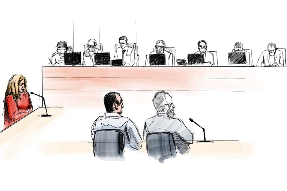 Illustration från förhandlingens första dag, till vänster åklagare Anna Stråth och den misstänkte 32-åringen och hans försvarare framför rätten.
