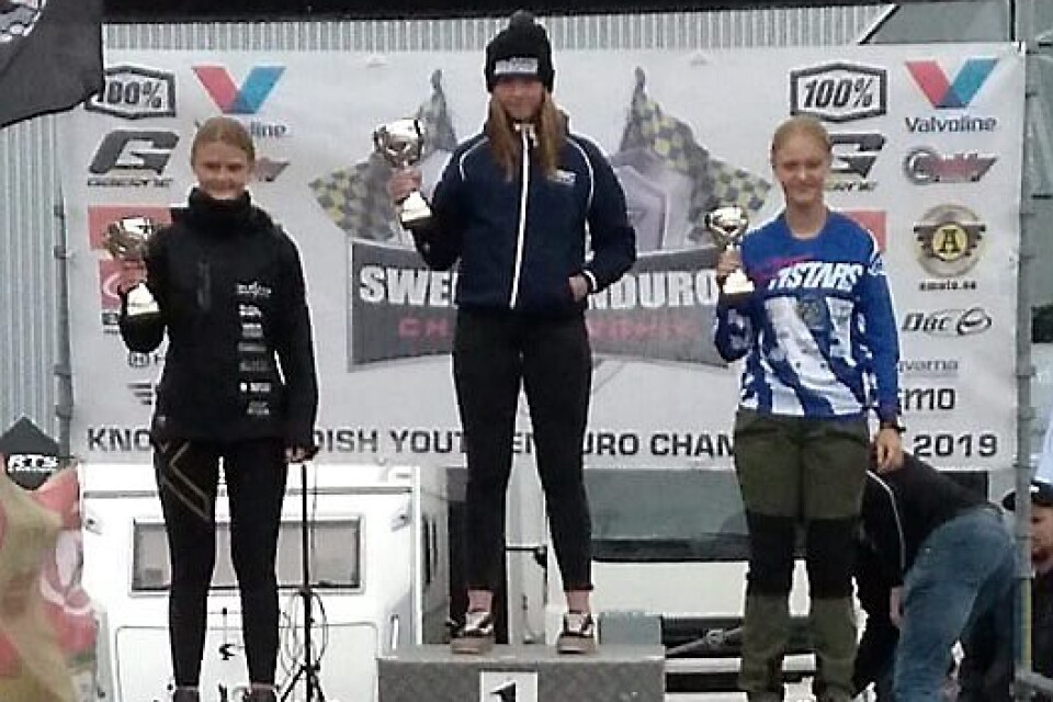 Emma Johansson, till höger på bilden, blev trea på USM-deltävlingen i Vetlanda. FOTO: PTIVAT