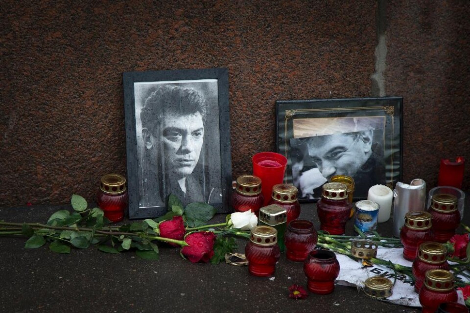 Flickvännen till den mördade ryske oppositionsledaren Boris Nemtsov säger sig ha blivit hotad till livet i Ukraina. Det uppger ukrainsk polis som nu har startat en förundersökning om \"planerat mordförsök\". Åklagaren Viktor Shokin säger sig ha vidtagit