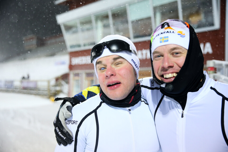 Zebastian Modin och guiden Emil Jönsson Haag kan missa hela VM i Lillehammer. Arkivbild.