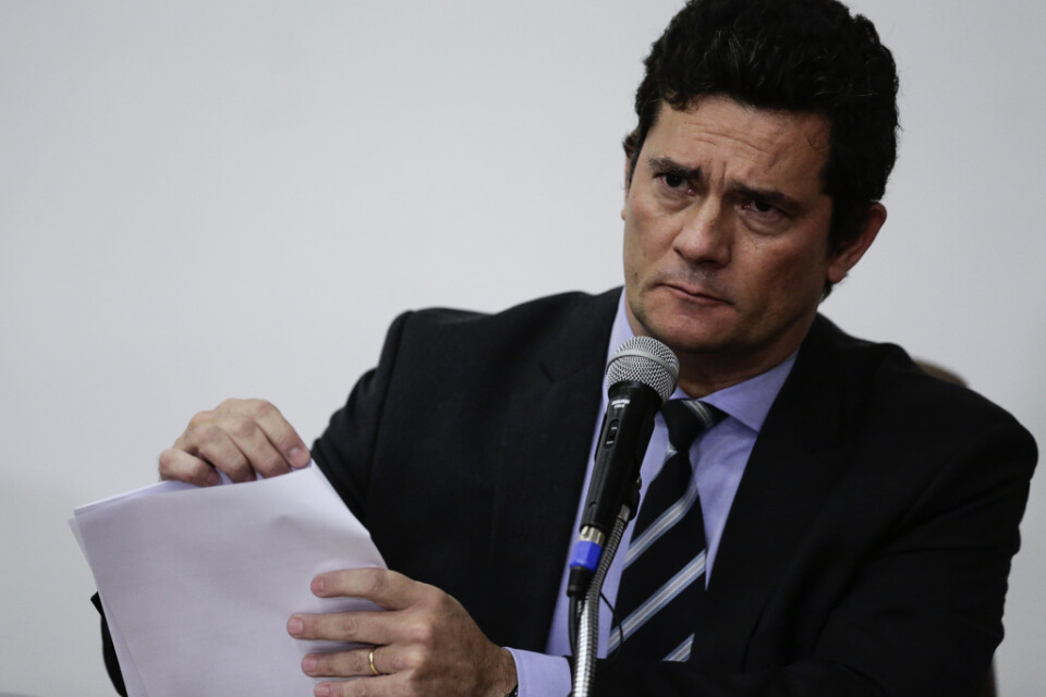 Justitieminister Sérgio Moro håller presskonferens med anledning av sin avgång, efter att president Jair Bolsonaro nominerat familjevännen Alexandre Ramagem till ny polischef i slutet av april. Bild från den 24 april.