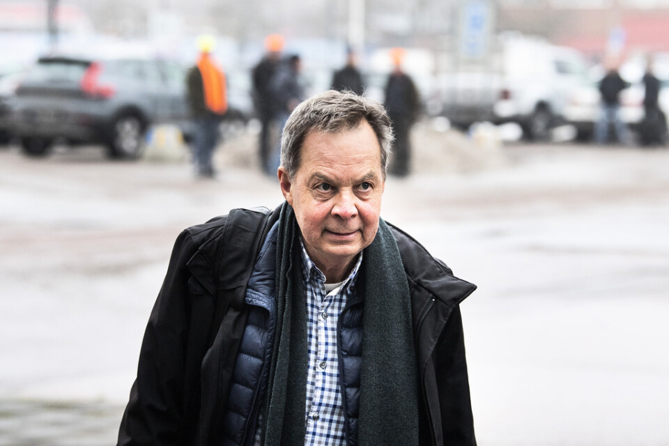 Företagsledaren Karl Hedin när han var på väg in till tingsrättsförhandlingarna i Västerås förra vintern. Arkivbild