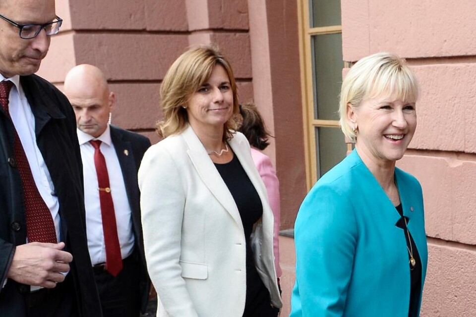 Sverige antar en ny biståndsstrategi om 1,5 miljarder kronor för Syrien, skriver biståndsminister Isabella Lövin (MP) och utrikesminister Margot Wallström (S) i Svensk Dagbladet. Summan gäller för \"de närmaste åren\", men ministrarna specificerar inte h