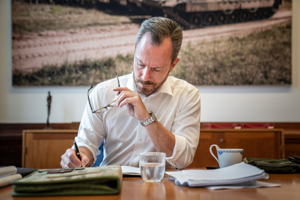Jakob Ellemann-Jensen (V) på sitt kontor.