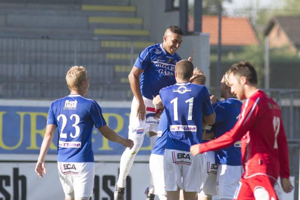 Segerjubel efter Magnus Anderssons 1-0-mål.
