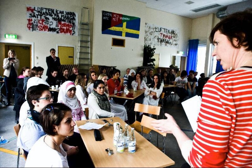 Hearing. Skådespelaren Jannyke Grut var moderator när eleverna diskuterade erfarenheter på en hearing.Foto: Johanna Wallin