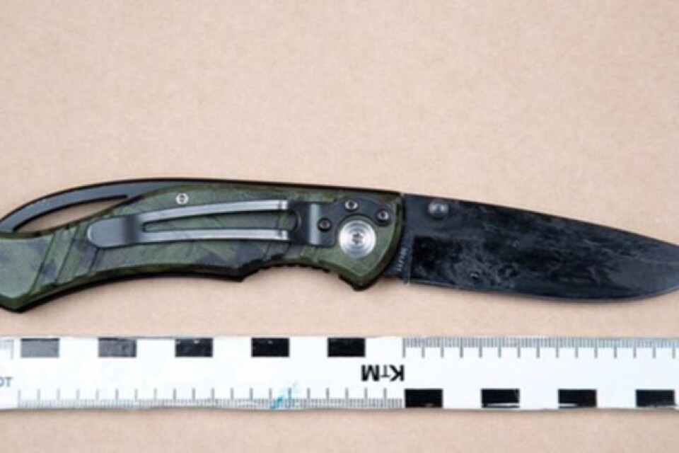 Kniven som 19-åringen hade med sig till Kärrasands camping. Foto: Polisen