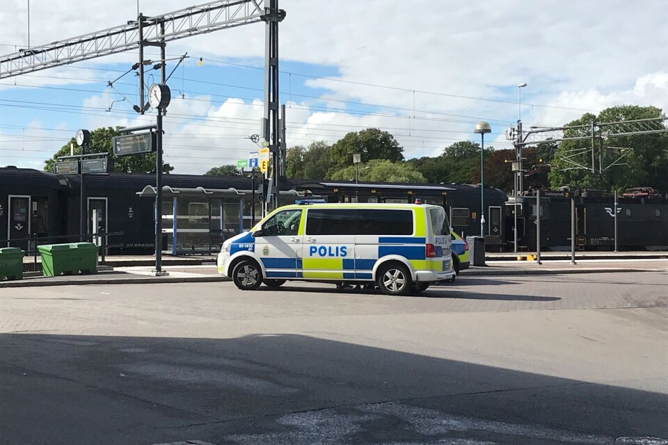 Genrebild polisbil vid centralstationen i Kalmar.