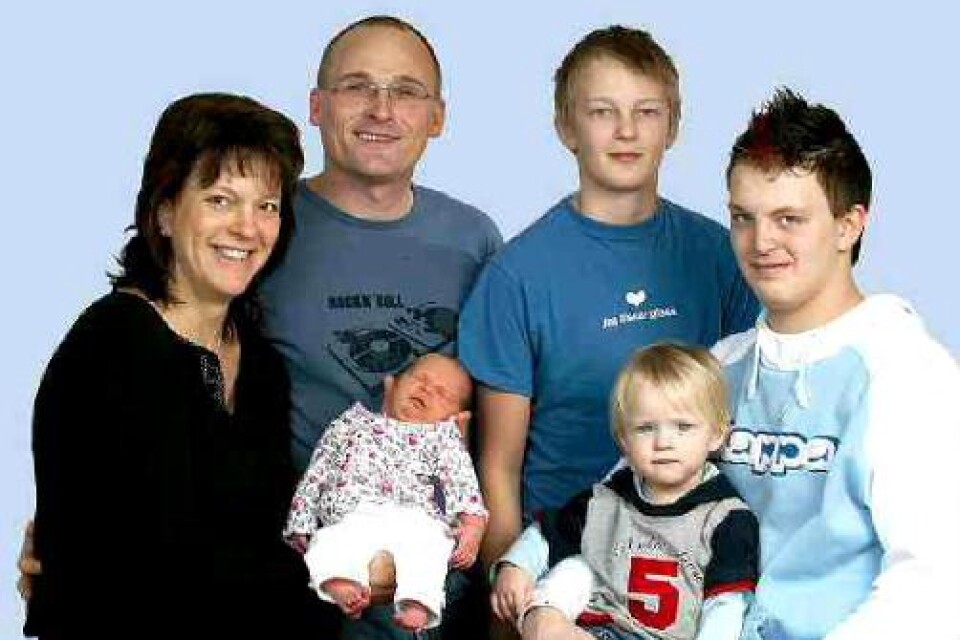 Pia och Mikael Ryberg, Vislanda, fick den 18/1 en dotter. Vikt: 3 770 g. Längd: 50 cm. Syskon är Kim, Linus och Victor.
