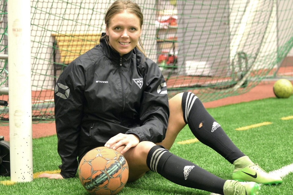 Fanny Gradin är en av Sveriges bästa brottare och satsar mot OS i Tokyo 2020, men hon har också varit en stor fotbollstalang och nu gör hon comeback i Röke IF. Foto: Robert Rolf