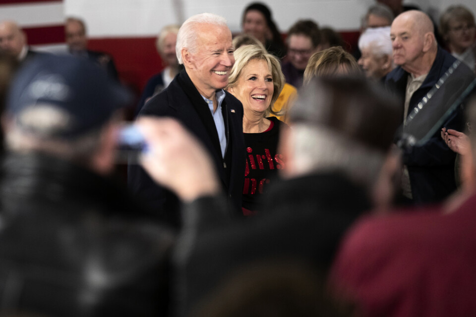 Den demokratiska presidentaspiranten och tidigare vicepresidenten Joe Biden och hans hustru Jill kampanjar i Nashua i New Hampshire.