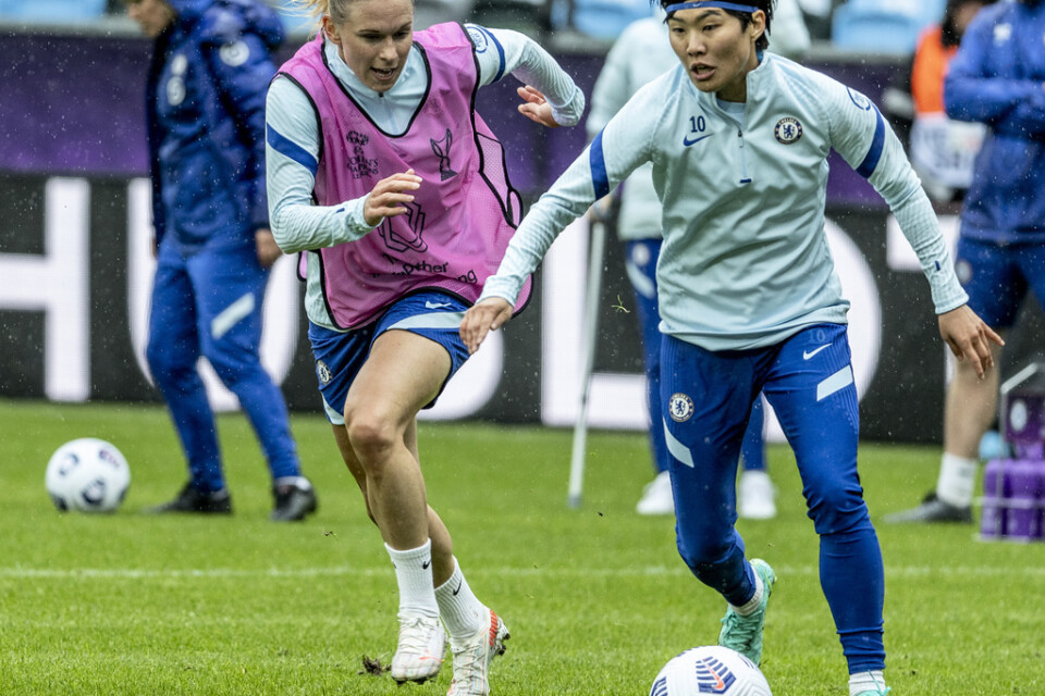 Jonna Andersson och Ji So-Yun är två av Chelseaspelarna som hoppas skjuta en historisk Champions League-titel till Londonlaget.