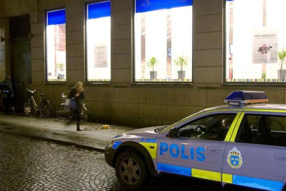 Två skarpa skott avlossades i samband med ett väpnat rån mot Sparbanken Finn vid Mårtenstorget i Lund tidigt på torsdagskvällen. Bild: Scanpix