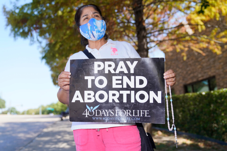 En abortmotståndare demonstrerar utanför en klinik i Dallas i USA-delstaten Texas. Arkivbild.