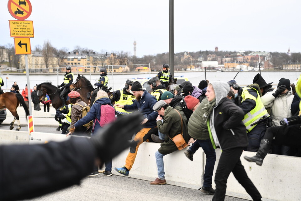 Uppståndelse vid Slussen i Stockholm, under den protestmarsch som passerade där i helgen. Arkivbild.