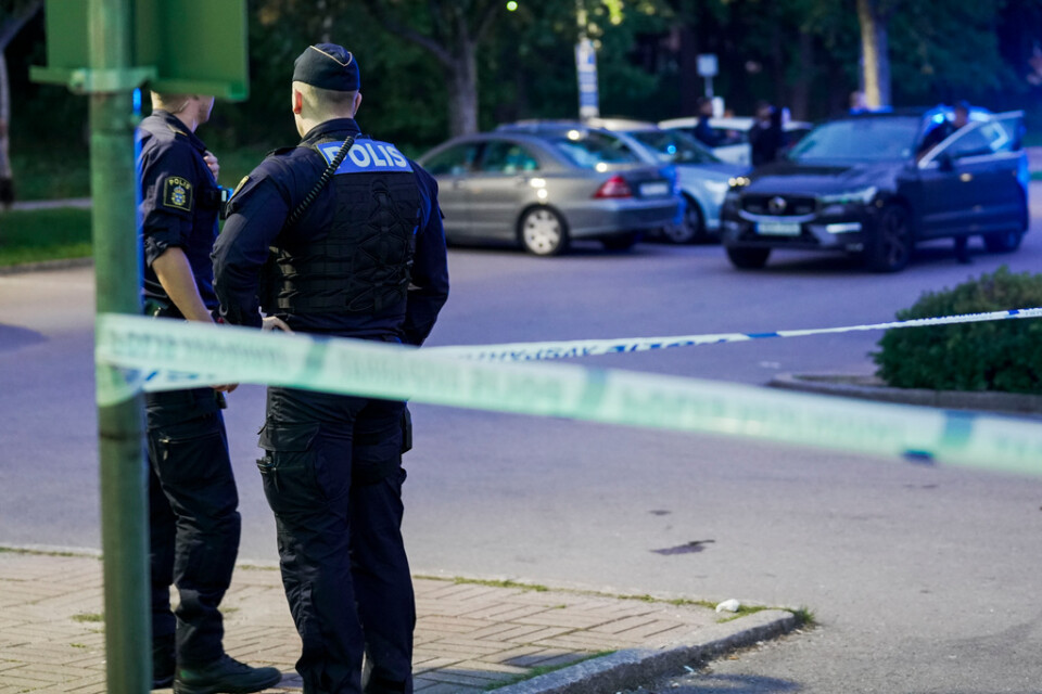 Mannen som sköts i en park i Västerås på fredagskvällen dog av sina skador.