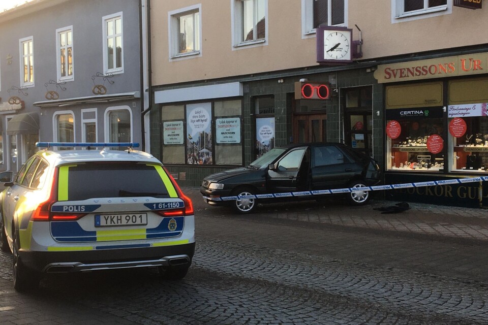 Polisen efterlyser fler vittnen till smash and grab-kuppen i Borgholm.