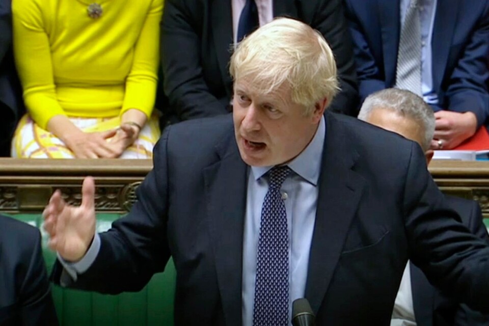 Ena stunden arg, andra utmanande. Boris Johnson vägrade i slutändan att skriva under det brev om förlängning av utträdesfristen som lagen och lördagens beslut i parlamentet tvingar honom att göra.