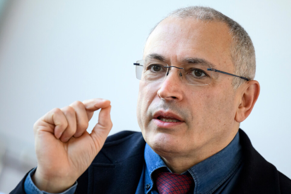 Den ryske regimkritikern Michail Chodorkovskijs projekt Dossier Center ligger bakom granskningen av Putins tåg. Bilden är tagen i Berlin i mars 2022.