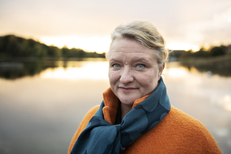 Anna Takanen debuterar som författare med romanen "Sörjen som blev". "Att skriva en bok var inget jag direkt planerade att göra", säger hon.