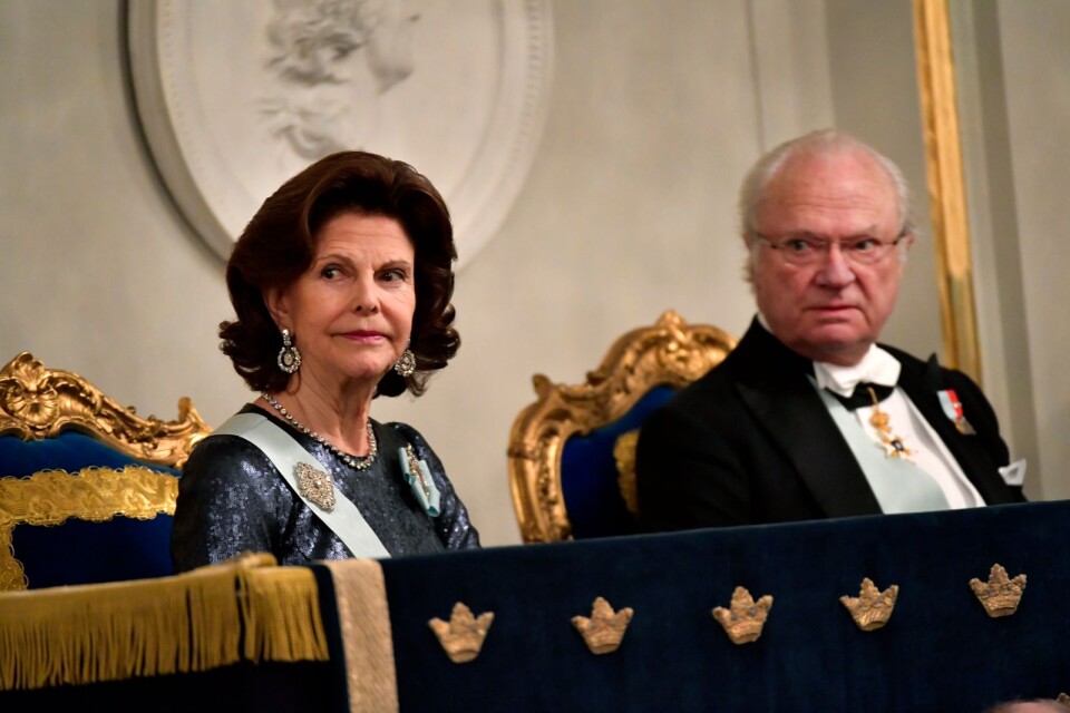 Drottning Silvia och kung Carl Gustaf vid Svenska Akademiens årliga högtidssammankomst i Stora börssalen i Börshuset i Stockholm 2017.
