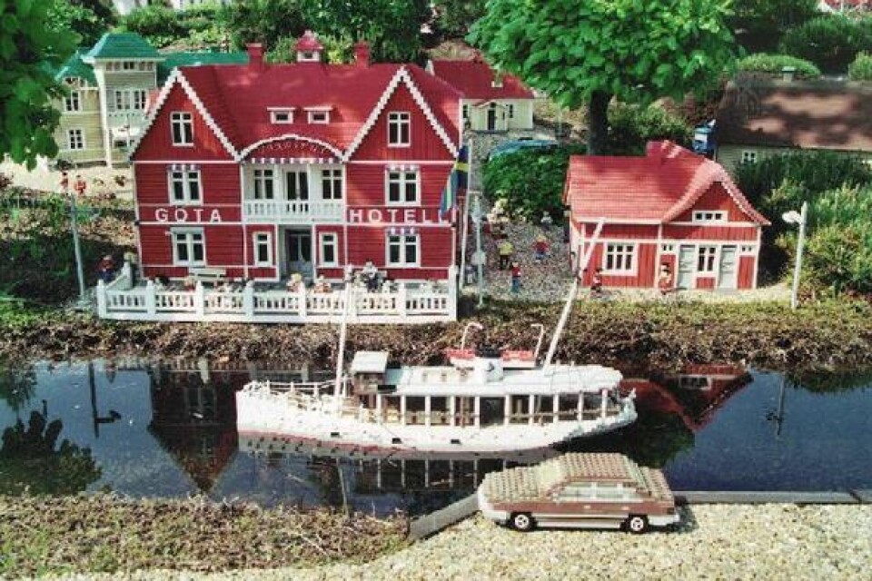 Minilandskap. Från början var Legoland främst känt för sina fina miniatyrmiljöer, bland annat med svenska motiv.