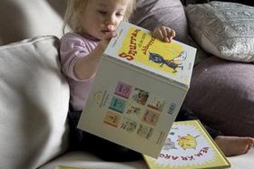 Genom sagan får barnen en positiv bild av böckernas värld och på köpet ett större ordförråd. Bild: Anders Wiklund/Scanpix