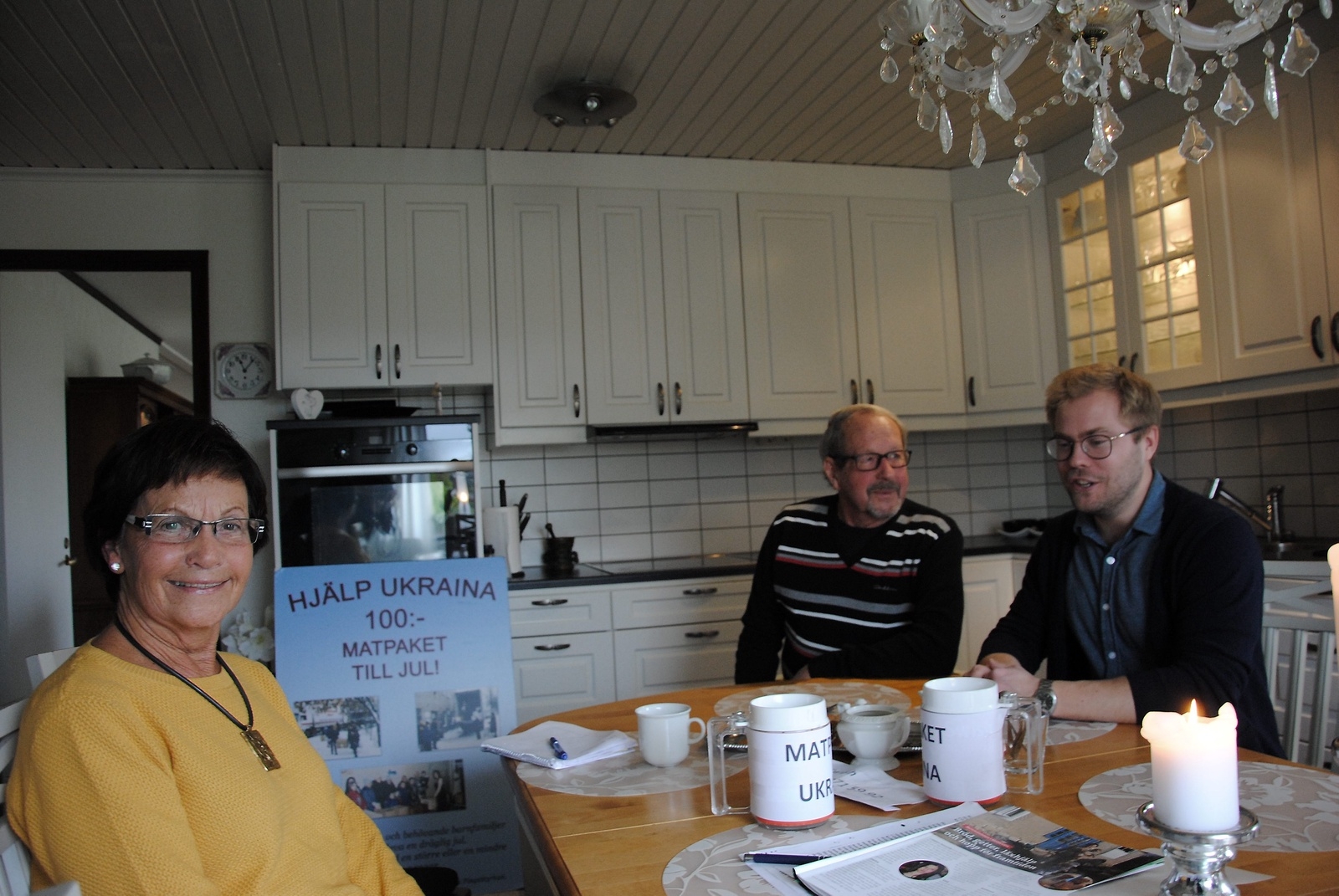 Marion Ohlsson, Leif Ohlsson och Pingstkyrkans pastor Johan Stenström ser framemot att årets insamlingen snart är igång. Foto: Eva Solér