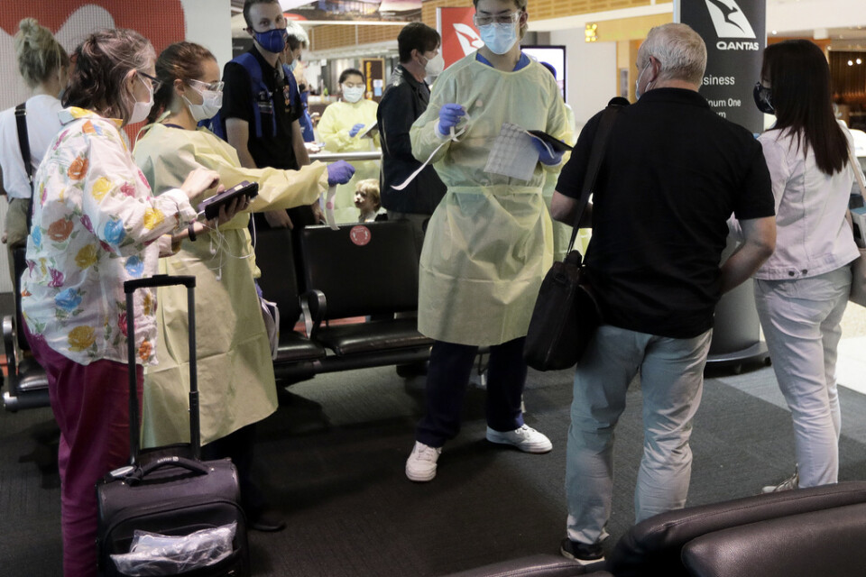 Flygpassagerare anländer från Melbourne till Sydney, där de covid-testas. Bild från februari.