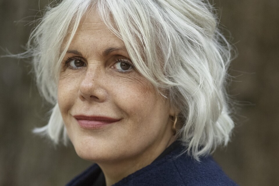 Christina Hesselholdt följer upp kritikersuccén ”Sällskapet” med uppföljaren ”Sopa ihop löv mot vinden”.
