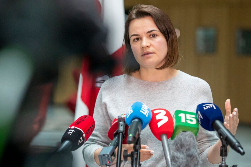 Den belarusiska oppositionsledaren Svetlana Tichanovskaja krävde på söndagen en internationell utredning av hur Ryanairplanet mellan Aten och Vilnius kunde tvingas ner i Minsk, där regimkritikern Roman Protasevitj snabbt greps.