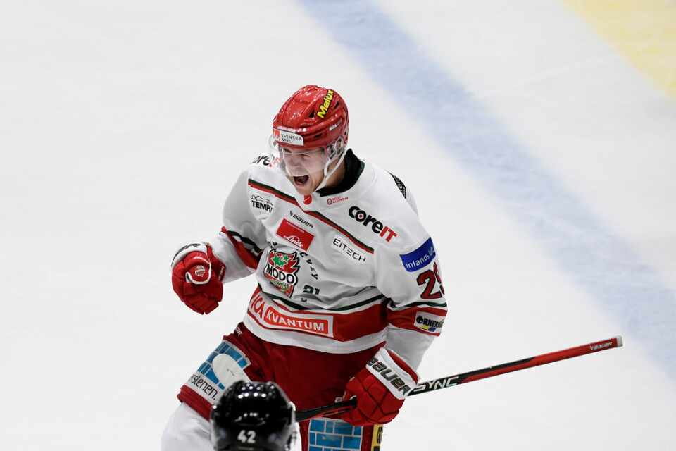 Mikkel Aagaard blev stor hjälte i toppmötet mellan Djurgården och Modo med ett hattrick.
