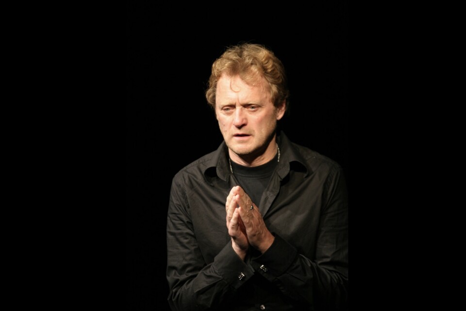 Jan Jönsons monolog ”Stunder av verklighet” har spelats på universitet, skolor, teatrar, fängelser och i kyrkor. Den 15 oktober kommer Jan till Borrby.