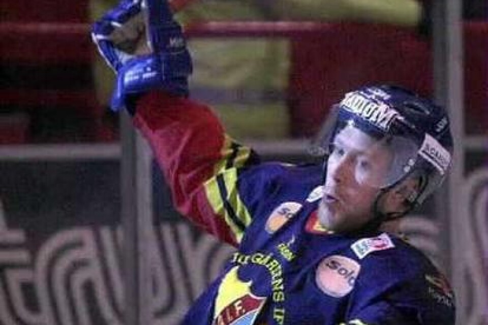 Jimmie Ölvestad har gjort succé i Djurgården under SM-slutspelet. Tillsammans med Färjestads stjärnskott Rickard Wallin drömmer han om NHL.