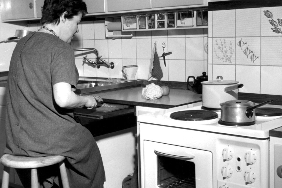 Svenskt kök på 1950-talet. På 70-talet började epoken med hemmafruar ta slut.