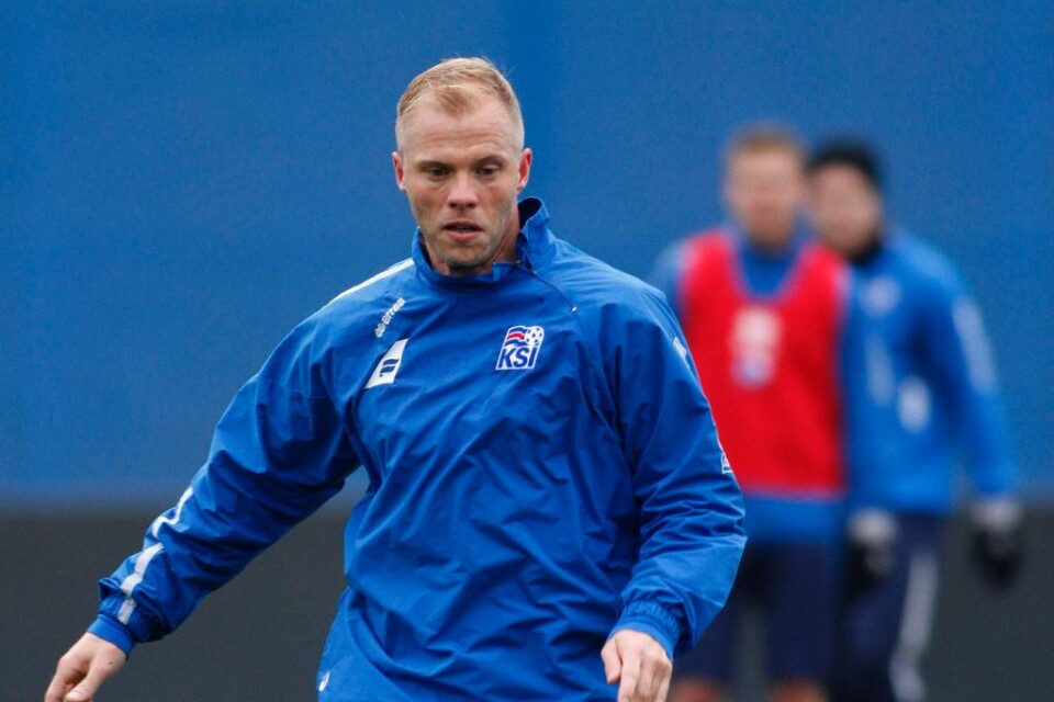 Den isländske anfallsstjärnan Eidur Gudjohnsen gör som många andra fotbollsspelare på ålderns höst - flyttar till Kina. 36-åringen lämnar Bolton i den engelska andraligan för spel i Shijiazhuang Ever Bright, rapporterar den kinesiska nyhetsbyrån Xinhua.
