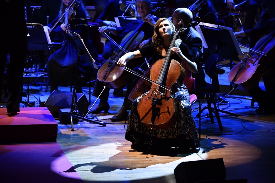Cellisten Johanna Sjunnesson i Stockholms konserthus.