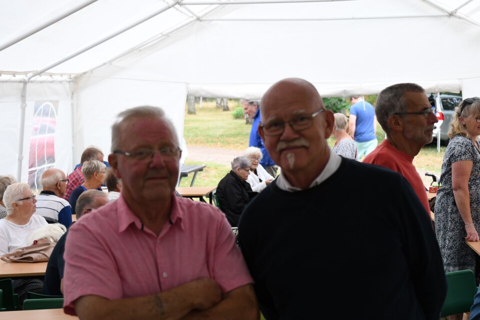 Rolf Bengtsson och Bo Bergquist är nöjda med att så många besökare hittat till firandet.