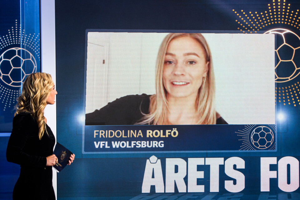 Fridolina Rolfö utsågs till årets forward på den coronaanpassade fotbollsgalan. Intervjun fick göras på videolänk.