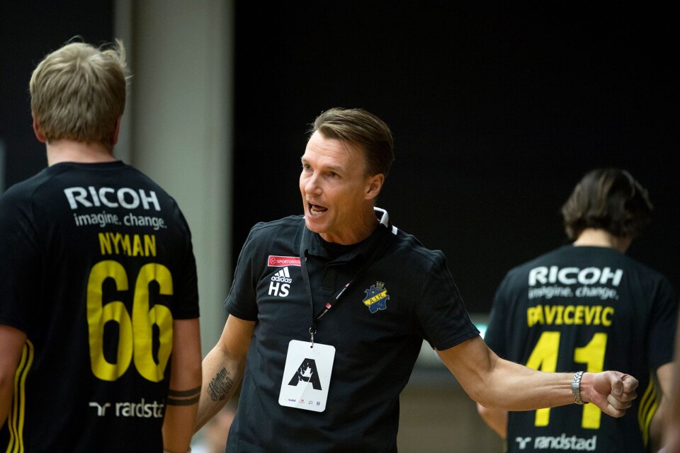 Henrik Schneider följer inte med AIK ner i handbollsligan.