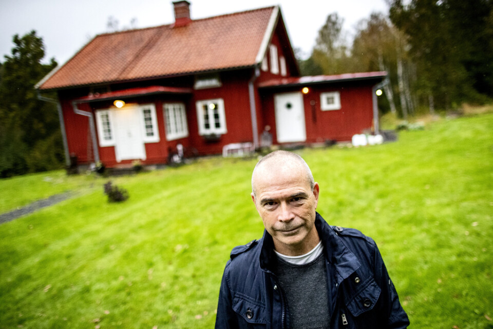 Thomas Svensson blir utan fiber till sitt hus i Floda.
