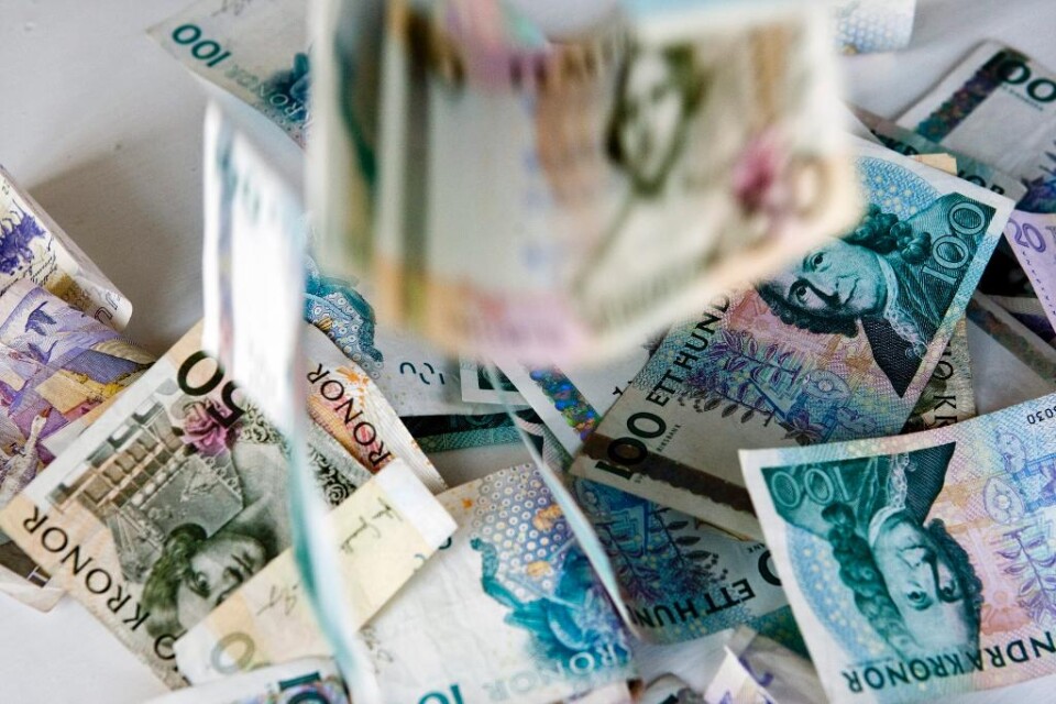 En tidigare bankchef i Värmland misstänks ha lurat banken på drygt elva miljoner kronor. Mannen har erkänt i förhör och åtalas nu för grov trolöshet mot huvudman, uppger lokala medier. Bankchefen ska under åren 2006-2013 bland annat ha lagt upp ett stor